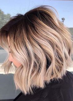 Shadow Root Blonde, Kort Bob, Shadow Root, Wavy Bob Hairstyles, Choppy Bob Hairstyles, Looks Party, Curly Bob Hairstyles, Hair Stuff, Bob Haircuts