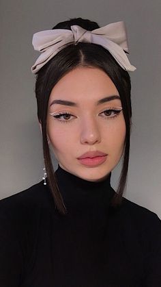 All Black Outfit Makeup Looks, Teknik Makeup, Maquillage On Fleek, Christmas Makeup Look, White Eyeliner, Bold Makeup, Glamour Makeup, No Eyeliner Makeup