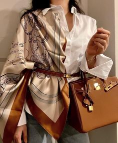 Scarves Aesthetic, Hermes Scarf Outfit, Silk Scarf Outfit, Scarf Outfits, Silk Scarf Style, Ways To Wear A Scarf, How To Wear A Scarf, Scarf Outfit, Hermes Scarf