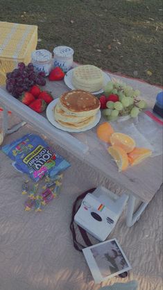 In this picture i wanted to capture all the fun and excitement i had. It is a fun picnic idea with fresh foods and drinks. Also showing my polaroid and the picture i took with it, hope you enjoy. Pancakes Wallpaper, Strawberry Journal, Dates Fruit, Breakfast Strawberry, Picnic Dates, Orange Nature, Fruit Aesthetic, Boyfriend Boyfriend