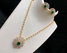 Trendy Ornaments, Diamond Necklace Long, Indian Necklace Gold, Long Necklace Indian, Wedding Jewelry Indian, Emerald Diamond Necklace, Pearl Long Necklace, Long Pearl Necklace