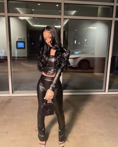 Birthday Leather Outfit, All Black Outfits Baddie, Leather Outfit Baddie, Leather Pants Baddie Outfit, Black Baddie Outfits Going Out, Black Party Outfit Black Women, Evening Concert Outfit Ideas, Birthday Outfit Leather Pants, Black Outfits For Birthday