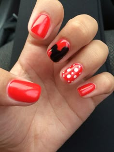 Mini/Micky mouse nails! Disney Pedicure Ideas Toenails, Disney Short Nails, Disney Pedicure Ideas, Disney Pedicure, Mickey Mouse Nail Design, D2 Summit, Mickey Mouse Nail Art