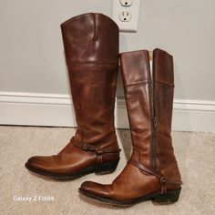 Frye Tall Riding Boots 77775 Inside Zip Brown Leather Women's Size 6.5b Approx 16" High Classic Moto Boots With Leather Lining For Ranch, Rustic Leather Moto Boots For Ranch, Rugged Leather Moto Boots For Ranch, Rustic Leather Moto Boots For Rodeo, Western Moto Boots For Riding With Leather Lining, Casual Leather Moto Boots For Rodeo, Western Moto Boots With Leather Lining For Riding, Western Style Moto Boots With Leather Sole For Riding, Brown Knee-high Boots With Buckle Closure And Round Toe