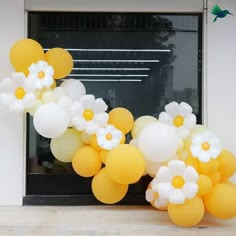 Ballon Marguerite Déco-exotique.fr Yellow Birthday Parties, Daisy Decorations, Two Groovy, Daisy Baby Shower, Deco Ballon, Wedding Anniversary Decorations, Daisy Party, Yellow Party, Baby Shower Yellow