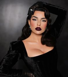 Mafia Wife Aesthetic Makeup, Vampy Bridal Makeup, Diva Makeup Look, Old Hollywood Hairstyles Black Women, Pin Up Makeup Vintage, Vampy Makeup Looks, Sultry Makeup For Brown Eyes, Dark Vampy Makeup, Mob Wife Hair