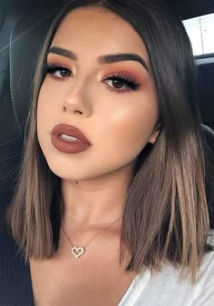 Winter Make-up, Winter Make Up, Mekap Mata, Bold Lip Color, Prom Makeup Looks, Fall Makeup Looks, Glitter Eye Makeup, Smink Inspiration