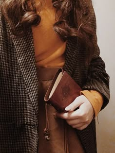 60s Academia, Female Dark Academia Aesthetic, Female Student Aesthetic, Vintage Autumn Aesthetic Outfits, Dark Academia Aesthetic Female, Female Academia Aesthetic, Female Dark Academia, Dark 60s Aesthetic, English Professor Aesthetic Outfit