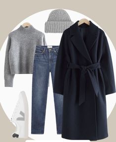 Winter 2020 Fashion Trends, Pea Coats Women Outfit, English Women Style, Winter Outfits Scandinavian, Winter Lunch Outfit, Winter Casual Outfit For Women, Winter Chic Outfits, Navy Coat Outfit, Casual Winter Outfit