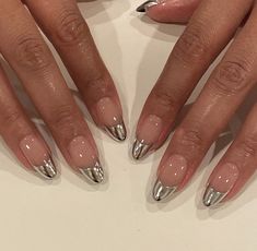 Acrylic Nails Chrome, Style Français, French Tip Nails, Artificial Nails, Chrome Nails, Nail Accessories, Stiletto Nails, False Nails, Almond Nails