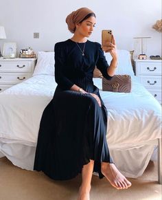 Dresses With Head Scarfs, Muslim Women Outfits, Dress And Head Scarf Outfit, Mulism Woman Fashion, Haircovering Styles, Headscarf Fashion, Veil Outfit Casual, Turban Fashion, Christian Style Outfits Modesty