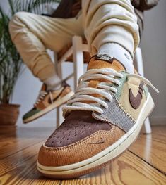 Sick Shoes, Nike Sb Shoes, Black High Top Shoes, Zion Williamson, Custom Shoes Diy, Nike Shoes (men), Kicks Shoes, Sneakers Fashion Outfits, Nike Air Shoes