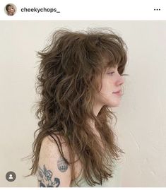 Shoulder Length 70s Haircut, Abigailcore Outfits, Mullets Hairstyle Women, Dramatic Layers Curly Hair, 80 Shag Haircut, Long Rat Tail Haircut, Edgy First Date Outfit, Shag Rocker Haircut, Long 80s Shag