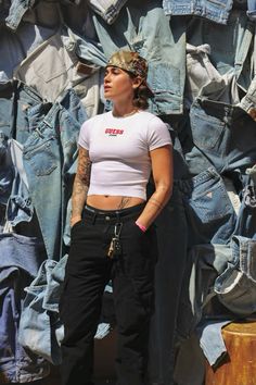 Futch Style, Van Wardrobe, Stemme Fashion, Muscle Tee Outfits, Queer Fashion Tomboys, Dyke Fashion, Masc Fem, Genderqueer Fashion, Cropped Outfits