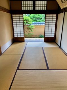 an empty room with tata mats and windows