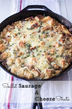 a cast iron skillet filled with cheesy bread