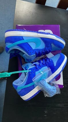 Blue Raspberry Dunks, Dunk Low Blue Raspberry, Pretty Sneakers, Trendy Shoes Sneakers, Nike Shoes Girls, Nike Fashion Shoes, Preppy Shoes, Pretty Shoes Sneakers, Jordan Shoes Retro