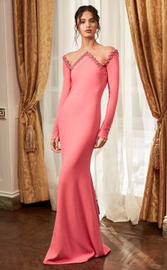 Spring Runway Fashion, Classic Essence, Dramatic Romantic, Royal Gowns, Runway Gowns, Romantic Classic, Pamella Roland, Gala Dresses, Glam Dresses