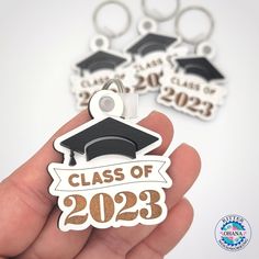 a hand holding a graduation keychain with the words class of 202 printed on it