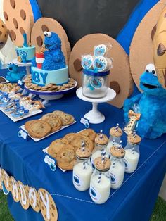 Cookie Monster Half Birthday, Cookie Monster Treat Table, Cookie Monster Baby Shower Treats, Cookie Monster Gender Reveal, Cookie Monster Theme Baby Shower Ideas, Baby Shower Theme Ideas For Boys, Cookie Monster Baby Shower Theme, Cookie Monster Photo Shoot, Cookie Monster Treats