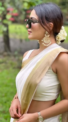 Onam Outfits Ideas, Saniya Iyappan, Onam Dress, Kerala Saree Blouse, Onam Outfits, Kerala Saree Blouse Designs, Onam Saree, Bride Photos Poses