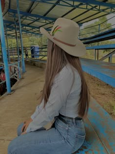 Country Chic Outfits, Foto Cowgirl, Cute Horse Pictures, Summer Picture Poses, Latina Fashion Outfits, Looks Country, Cowgirl Aesthetic, Cowboy Up, Western Outfits Women