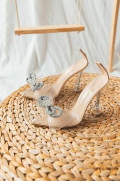 Best Fall Shoes, Fall Shoes For Women, Navy Wedding Shoes, Hak Tinggi, Trendy Heels, Timeless Shoes, Cozy Boots