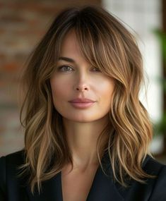 Long Bob Con Flequillo, Medium Length Wavy Hair, Rambut Brunette, Haircut For Square Face, Square Face Hairstyles, Shoulder Length Hair Cuts