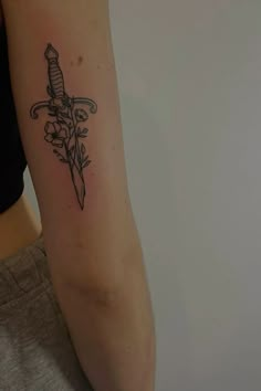 #tattooinspiration #flowertattoo #dagger Knife Hip Tattoo, Knife Tattoos Women, Upside Down Tattoo Ideas, Wooden Stake Tattoo, Floral Knife Tattoo, Girly Knife Tattoo, Deny Defend Depose Tattoo, Zade Meadows Tattoo Ideas, Skull With Knife Tattoo