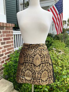 "Waist Size : 29\" Hip Size : 39\" Skirt Length : 16\" Fabric Front : Brocade Silk Fabric Back : Raw Silk Inner lining : Cotton This is a gorgeous skirt in black with a gold paisley weave in brocade and has plain raw silk fabric at the back. The inside is lined with cotton fabric and features a zipper closure at the back. P.S. - If you are local in the Dallas-Fortworth area, then I can do free basic alterations! Care Instructions: Dry Clean or Hand wash with a mild detergent. Dry Flat. Iron on t Party Fitted Flared Wrap Skirt, Elegant Lined Skirt For Festive Season, Elegant Festive Lined Skirt, Festive Elegant Lined Skirt, Traditional Fitted Maxi Skirt With Lining, Festive Flared Skirt For Party, Fitted Mini Skirt For Festive Occasions, Traditional Fitted Full Length Skirt, Festive Fitted Evening Skirt