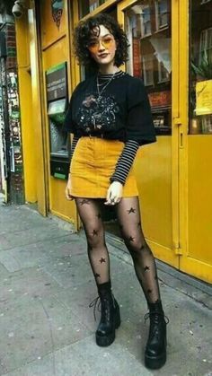 Pretty Punk, Look Grunge, Goth Outfit, Graduation Dresses, Yellow Skirt, Hipster Outfits, Rock Punk, Punk Outfits, Indie Outfits