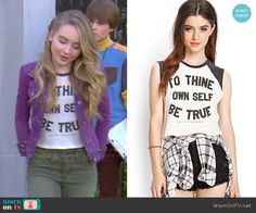 Maya’s "To Thine Own Self Be True" top on Girl Meets World.  Outfit Details: http://wornontv.net/48997/ #GirlMeetsWorld Savannah Outfits, Tv Characters Outfits, Floral Overalls, Sabrina Carpenter Style, Studded Denim Jacket