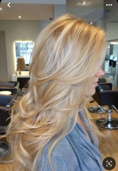 Golden Platinum Blonde Hair, Ashy Brown Lowlights, Blond Color Hair, Golden Lowlights, Very Blonde Hair, Scandi Blonde Hair, Blonde Inspo Hair, Full Blonde Hair, Blonde Hair With Brown Lowlights