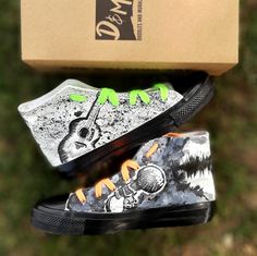 ⭐ FREE SHIPPING ⭐ Beautifully hand-painted custom sneakers of your favorite music bands/artist. These funko pop handmade shoes are perfect gifts for your best friend. Add your personalization: You can choose your favorite music bands and add them in the note section at the time of ordering. We will paint as per your collection! Design a custom pair of your choice today! Our focus is, as ever, on providing you with fashionable and well-made customized hand-painted sneakers. We welcome any and all Musician Birthday, Funko Pop Custom, Gifts For Your Best Friend, Gift For Guitarist, Pop Custom, Custom Funko Pop, Custom Funko, Painted Sneakers, Band Members