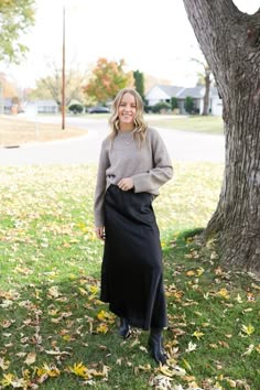 Chic & Comfy Thanksgiving Looks to Keep You Cozy All Day - Paisley & Sparrow Thanksgiving Looks, Cozy Chic, Thanksgiving Outfit, Chilly Weather, Cozy Fashion, Autumn Winter Fashion, Trending Accessories, Cold Weather