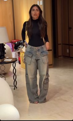 Cargo Night Outfit, Aventura Bachata Concert Outfit, Wide Leg Cargo Style Dark Wash Jeans, Dark Wash Cargo Jeans For Fall Streetwear, Edgy Dark Wash Wide Leg Cargo Jeans, Fall Cargo Style Wide-leg Jeans, Baddie Going Out Outfits, Low Waisted Jean Cargo Pants, Rapper Concert Outfit Ideas