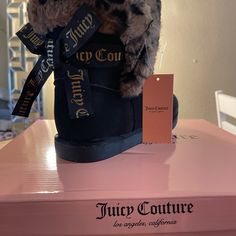 Super Cute Juicy Couture Booties 2000s Shoes, Couture Boots, Juicy Couture Boots, Pink Juicy Couture, Juicy Couture Shoes, Couture Shoes, Juicy Couture Black, Boots Women, 2000s Fashion