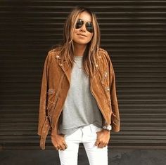 Mode Tips, Stylish Fall Outfits, Suede Fashion, Mode Casual, Cooler Look, Outfit Trends, Women Sneakers, Brown Jacket