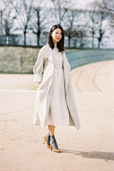 32 Must-Copy Street Style Looks via @WhoWhatWear Sock Heel, Midi Dress Outfit, Vanessa Jackman, Beautiful Midi Dresses, High Neck Midi Dress, Spring Fashion Trends, Street Style Inspiration, Street Style Looks