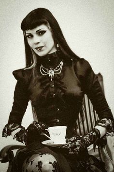 Mom Inspo, Goth Fits, Goth Subculture, Vampire Goth, Goth Look, Romantic Goth, Victorian Goth, Gothic Clothes, Vintage Goth