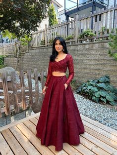 3 Piece Lehenga Set, Maroon Net Lehenga, Plain Maroon Lehenga, Simple Indian Outfits For Wedding, Full Hand Blouse Designs For Lehenga, Sweetheart Neckline Blouse Full Sleeves, Customized Lehenga Designs, Two Piece Traditional Outfit, Two Piece Outfits Traditional