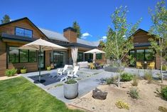 an outside view of a house with patio furniture