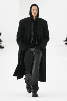 Long Black Coat Outfit Men, Fashion Trends 2023 Fall Winter Men, Winter Outfits 2023 Trends Men, Black Coat Outfit Men, Long Black Coat Outfit, Black Coat Outfit, Givenchy Men, Matthew Williams