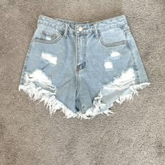 Never Worn, Ripped Jean Shorts From Shein Cute Jeans Ripped, Cute Jeans Shorts, Cute Shorts For Summer, Cute Ripped Jeans Outfit, Trendy Ripped Jeans, Short Crop Tops, Jean Shorts Outfit, Ripped Jeans Shorts