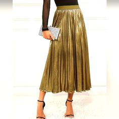 An Elegant Metallic Skirt In A Show Stopping A-Line Pleated Fashion. Pleated Fashion, Metallic Skirt, High Waist Skirt, Metallic Colors, Gold Fashion, Skirt Fashion, A Line Skirts, Waist Skirt, High Waisted Skirt