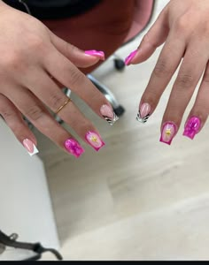 Dominican Republic Nails Ideas, Beach Nails Square, Hot Pink And White Nails, Pink Short Nail Designs, Short Vacation Nails, Short Exotic Nails, Cute Short Square Nails, Short Duck Nails, Short French Tip Acrylic Nails