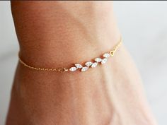 Bridesmaid Gift Bracelet, Bride Bracelet, Dainty Gold Bracelet, Diamond Bracelet Design, Gift Bracelet, Bracelet Simple, Jewelry Bracelets Gold