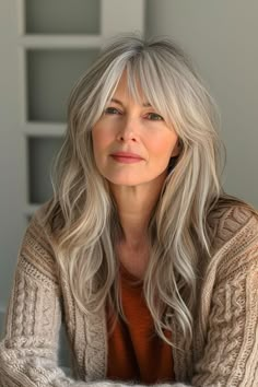 Check out 14 long hairstyles with bangs that offer a fresh and flattering look for women over 60, proving bangs and long hair are a timeless duo. Grey Hair With Bangs, Κούρεμα Bob, Side Bangs Hairstyles, Grey Hair Inspiration, Beautiful Gray Hair, Fishtail Braid, Long Gray Hair, Trendy Hair Color, Long Hair With Bangs