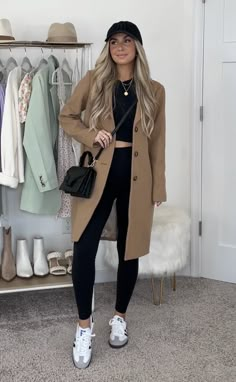 Winter Outfits San Diego, Paso Robles Outfit Winter, Los Angeles Aesthetic Outfit Winter, La Style Outfits Los Angeles Winter, Outfit For Sports Event, Los Angeles Outfits Fall 2022, Shopping Fits, Adidas Samba Outfit Women, Sambas Adidas Women Outfit