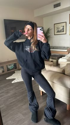 Cozy Sweaters Outfits, Sweatpants Outfit Ideas, Claudia Tihan